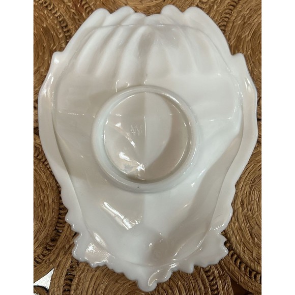 Vintage Westmorland Queen Victoria Open Hands Milk Glass Dish Candy Card Holder - Picture 4 of 9